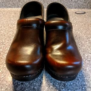 Sanita clogs size 38 EUC